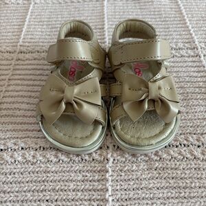 Chic Tan Bow Sandals for Kids